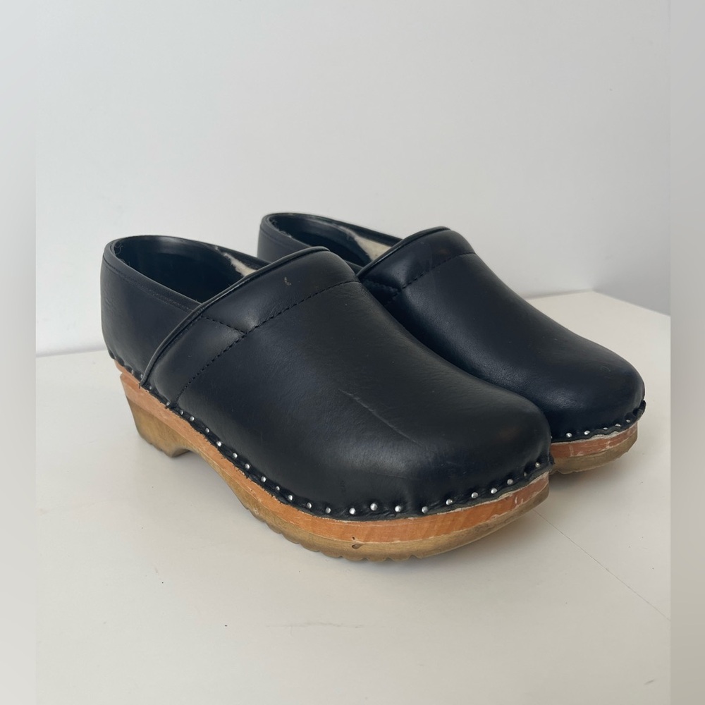 Troenthorpe Fleece Lined Black Leather Wood Sole Clogs 38